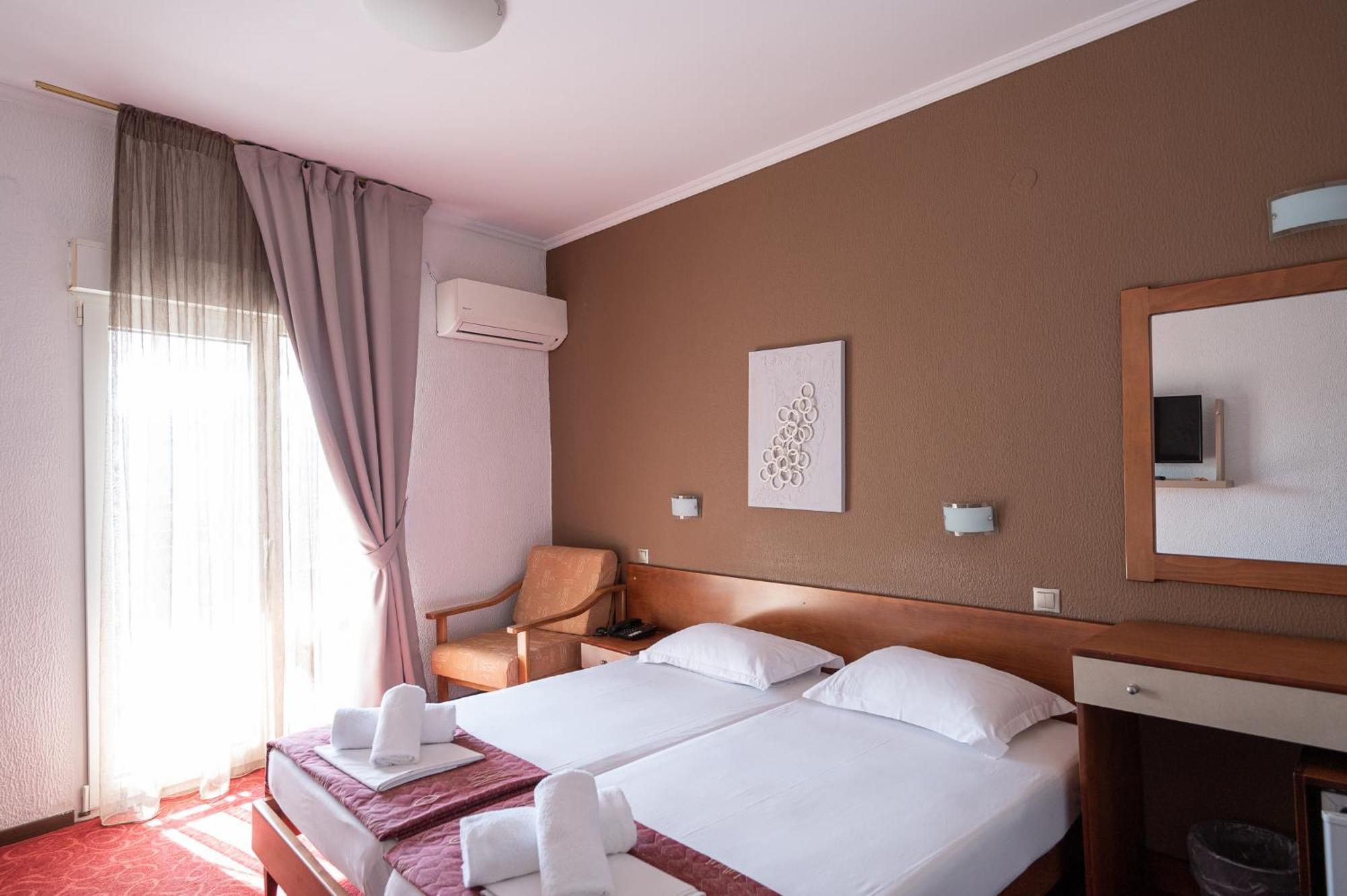 Hotel Akropol 3*